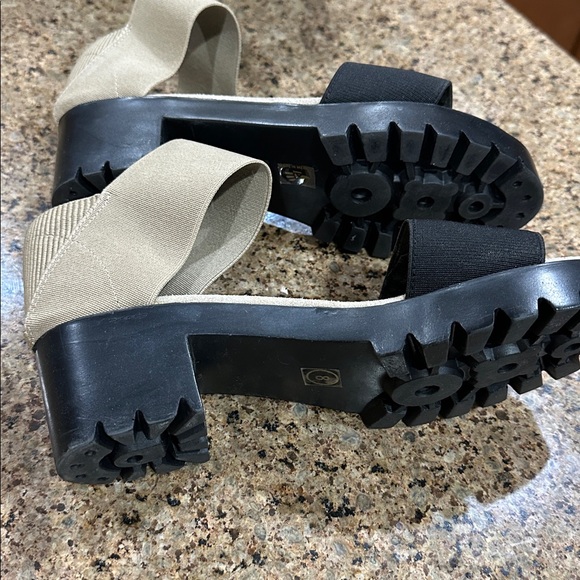 Charleston shoe company Monterey heeled sandals, size 8 - Picture 9 of 12